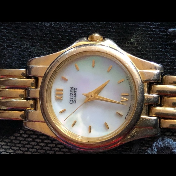 QUARTZ ladies watch